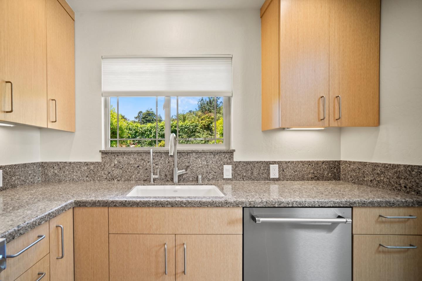 Detail Gallery Image 9 of 28 For 114 Hacienda Carmel, Carmel Valley,  CA 93923 - 2 Beds | 2 Baths