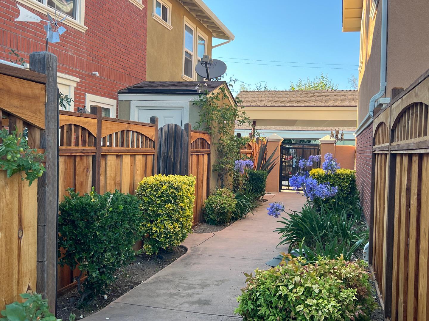 Detail Gallery Image 12 of 18 For 865 Carlisle Way #130,  Sunnyvale,  CA 94087 - 2 Beds | 2/1 Baths