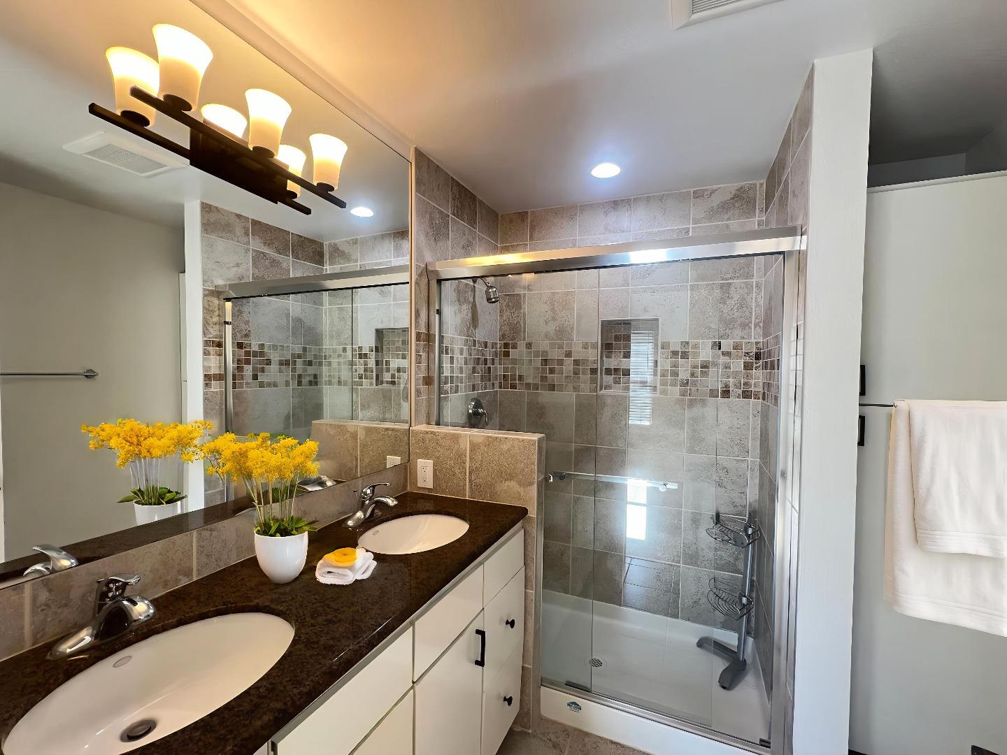 Detail Gallery Image 7 of 18 For 865 Carlisle Way #130,  Sunnyvale,  CA 94087 - 2 Beds | 2/1 Baths