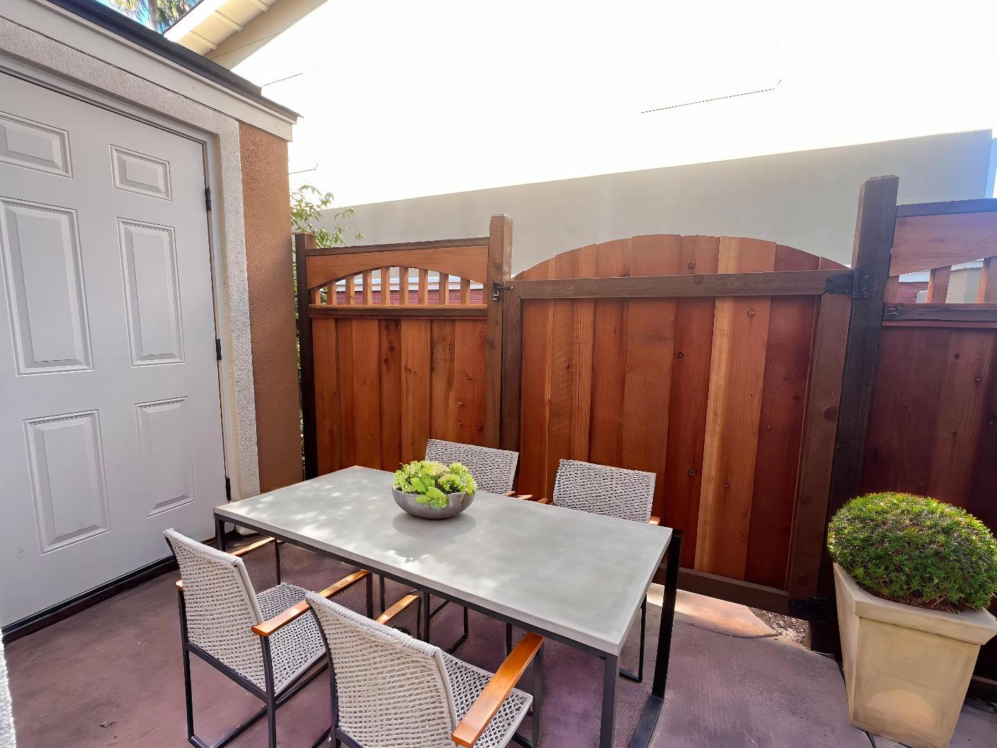 Detail Gallery Image 9 of 18 For 865 Carlisle Way #130,  Sunnyvale,  CA 94087 - 2 Beds | 2/1 Baths