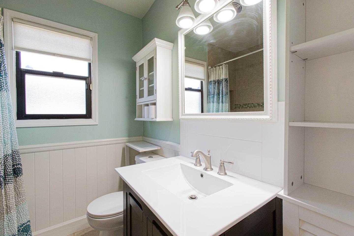 Detail Gallery Image 13 of 15 For 225 Loma Dr, Salinas,  CA 93906 - 3 Beds | 2 Baths