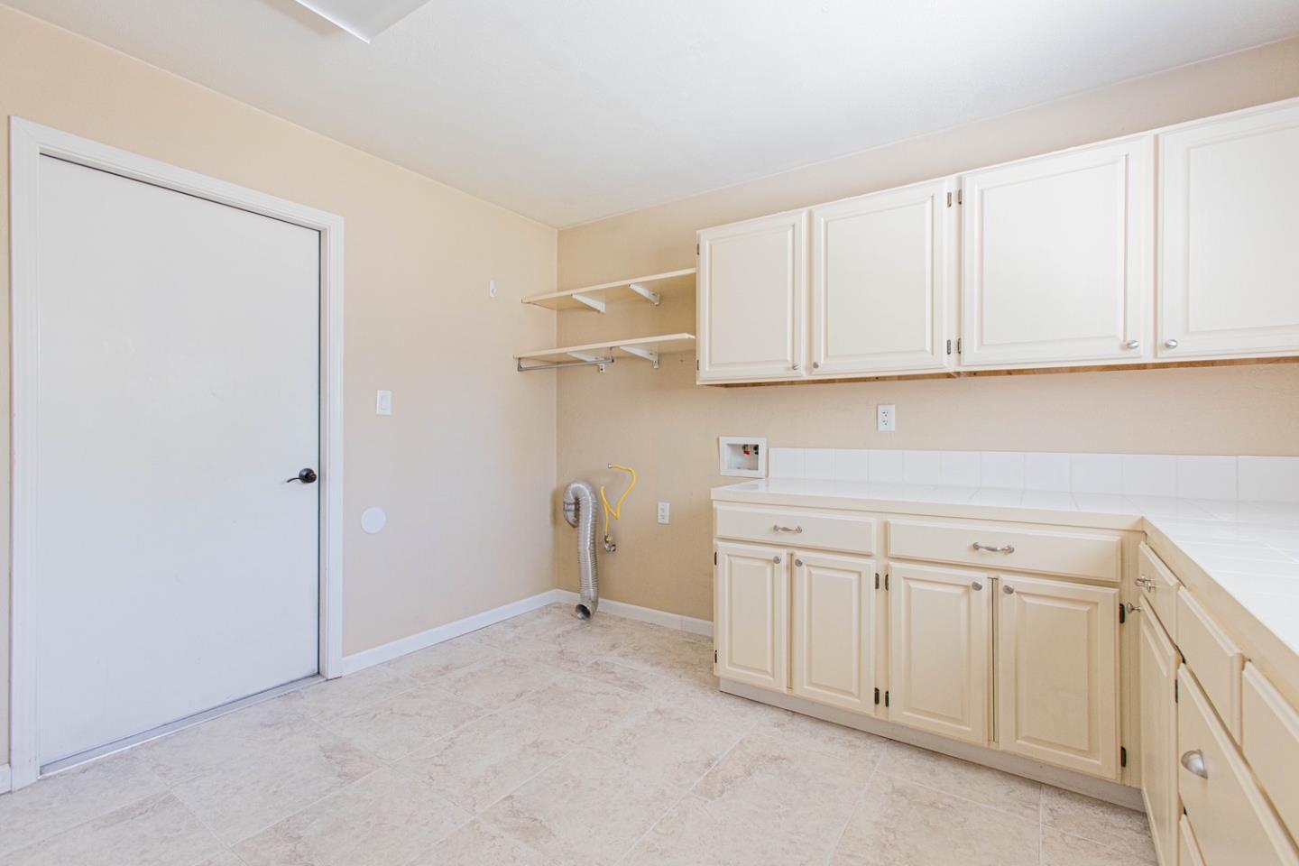Detail Gallery Image 14 of 15 For 225 Loma Dr, Salinas,  CA 93906 - 3 Beds | 2 Baths