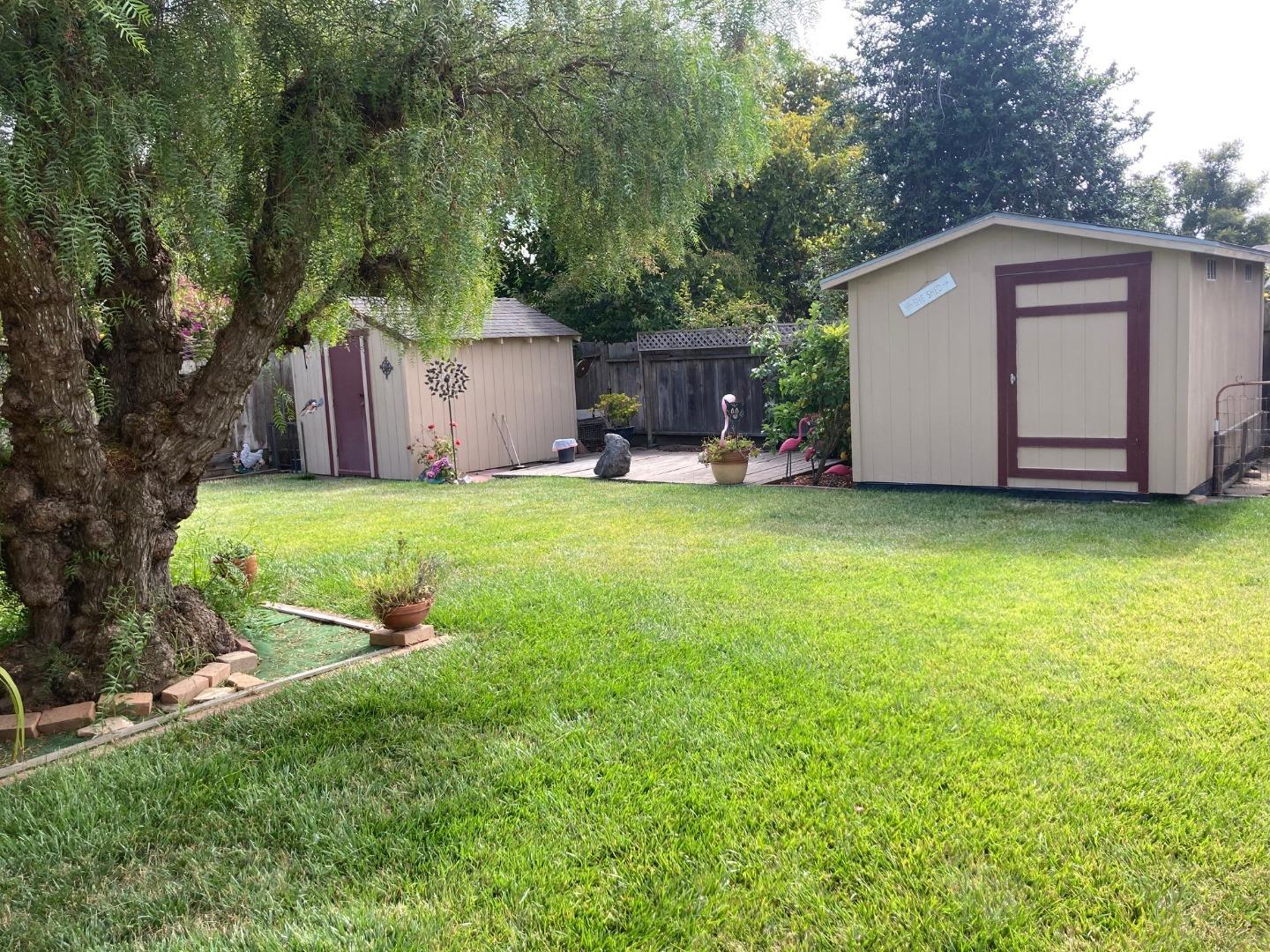 Detail Gallery Image 3 of 8 For 225 Loma Dr, Salinas,  CA 93906 - 3 Beds | 2 Baths
