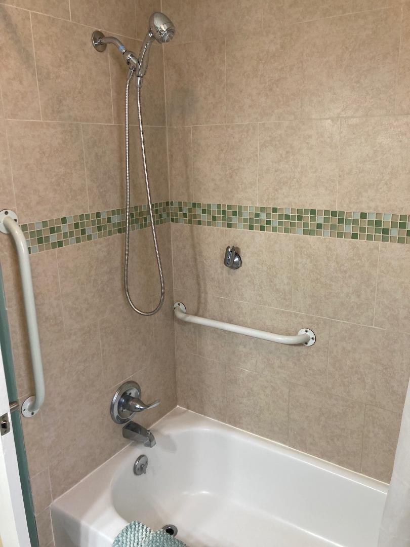 Detail Gallery Image 7 of 8 For 225 Loma Dr, Salinas,  CA 93906 - 3 Beds | 2 Baths