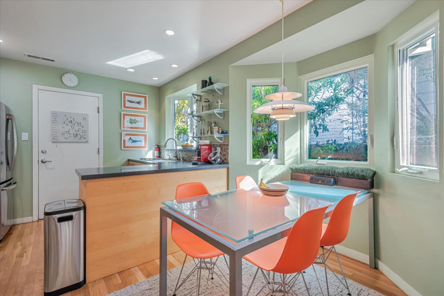 Detail Gallery Image 12 of 24 For Address Not Disclosed, San Carlos,  CA 94070 - 3 Beds | 2 Baths