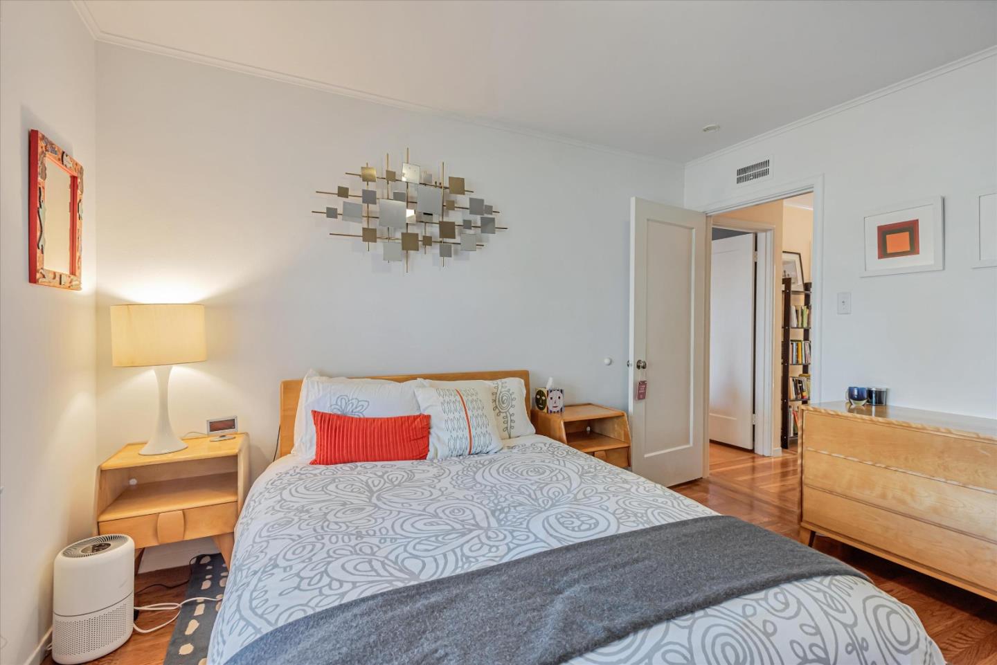 Detail Gallery Image 14 of 24 For Address Not Disclosed, San Carlos,  CA 94070 - 3 Beds | 2 Baths