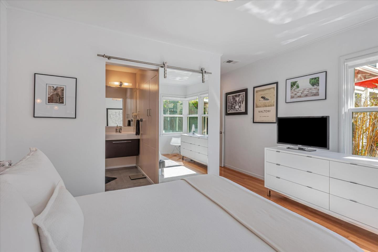 Detail Gallery Image 19 of 24 For Address Not Disclosed, San Carlos,  CA 94070 - 3 Beds | 2 Baths