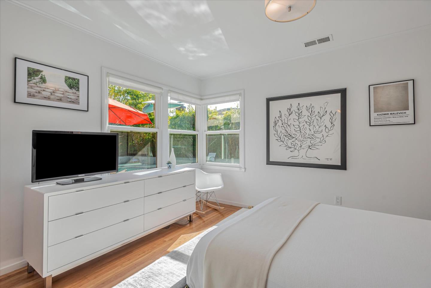 Detail Gallery Image 20 of 24 For Address Not Disclosed, San Carlos,  CA 94070 - 3 Beds | 2 Baths