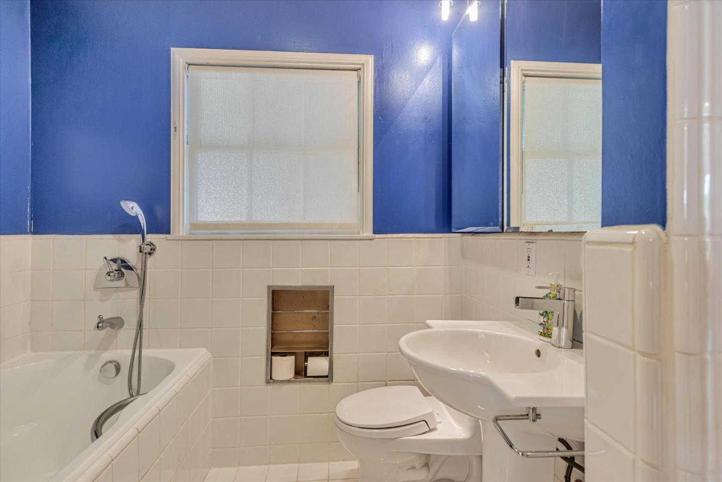 Detail Gallery Image 21 of 24 For Address Not Disclosed, San Carlos,  CA 94070 - 3 Beds | 2 Baths
