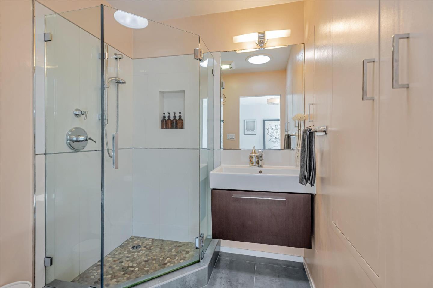 Detail Gallery Image 22 of 24 For Address Not Disclosed, San Carlos,  CA 94070 - 3 Beds | 2 Baths