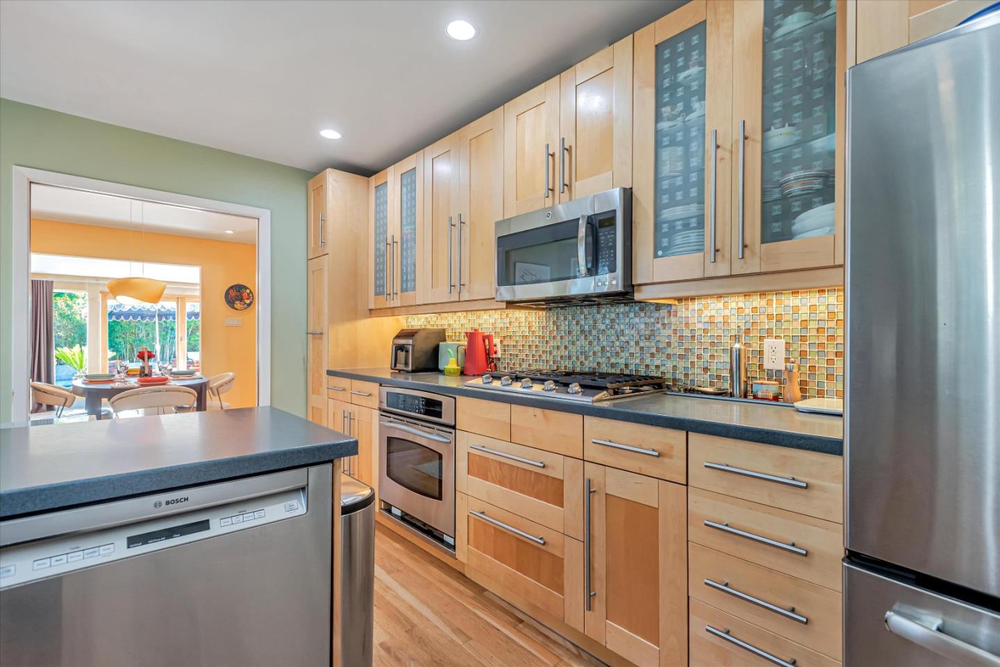 Detail Gallery Image 9 of 24 For Address Not Disclosed, San Carlos,  CA 94070 - 3 Beds | 2 Baths
