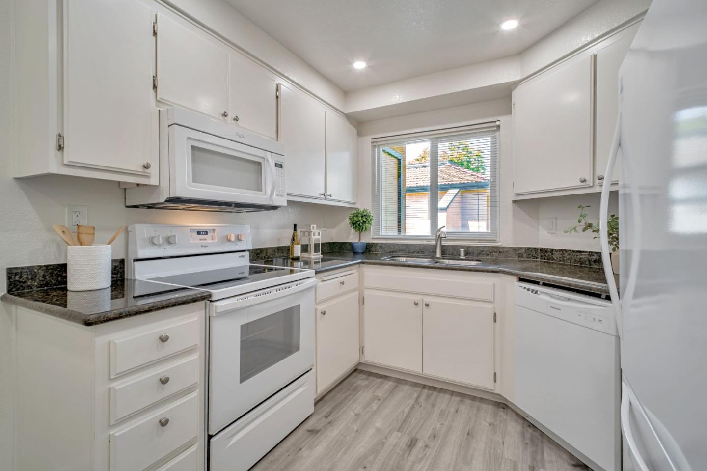 Detail Gallery Image 11 of 40 For 3011 Risdon Dr #8,  Union City,  CA 94587 - 2 Beds | 2 Baths