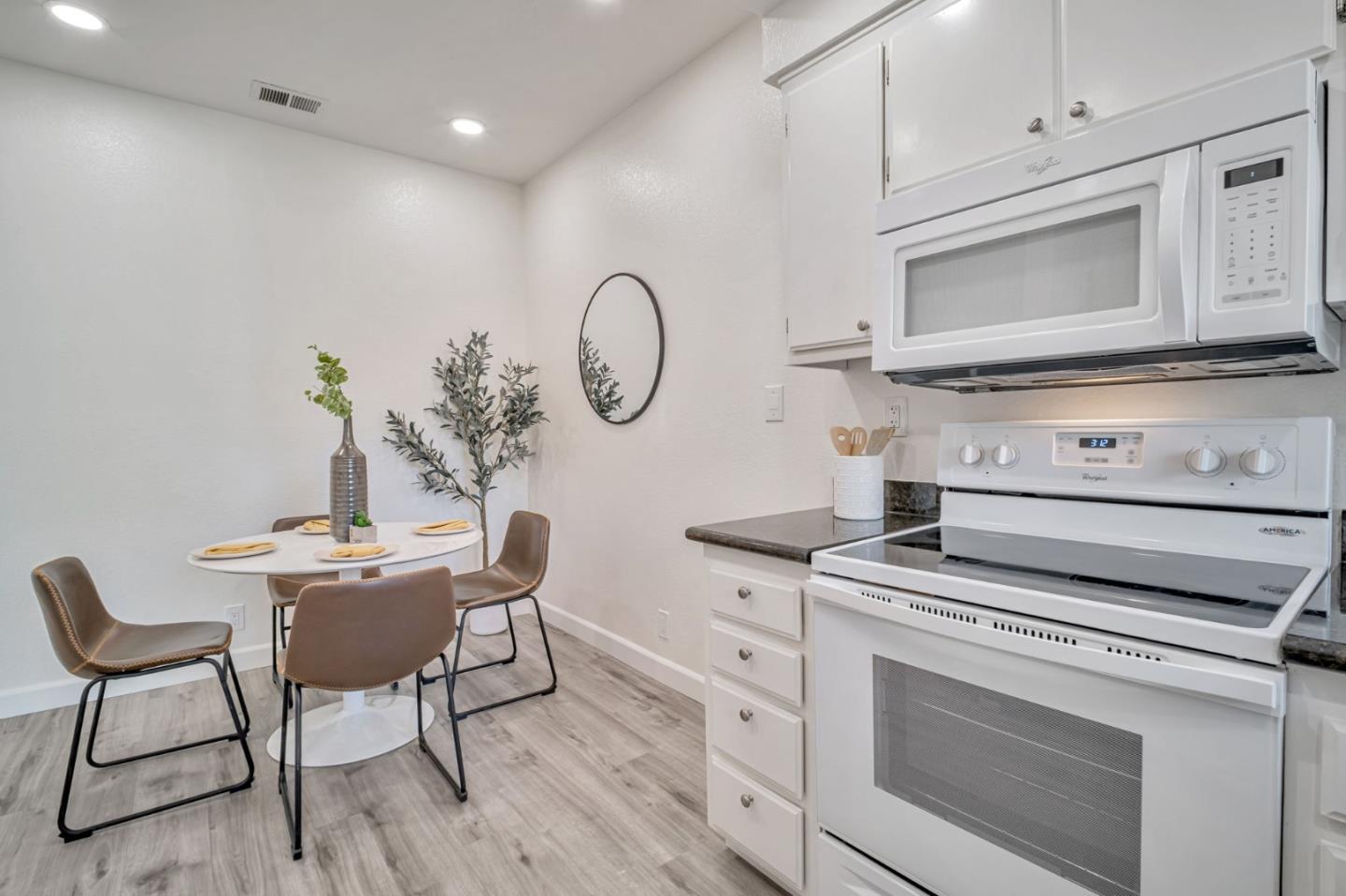 Detail Gallery Image 13 of 40 For 3011 Risdon Dr #8,  Union City,  CA 94587 - 2 Beds | 2 Baths