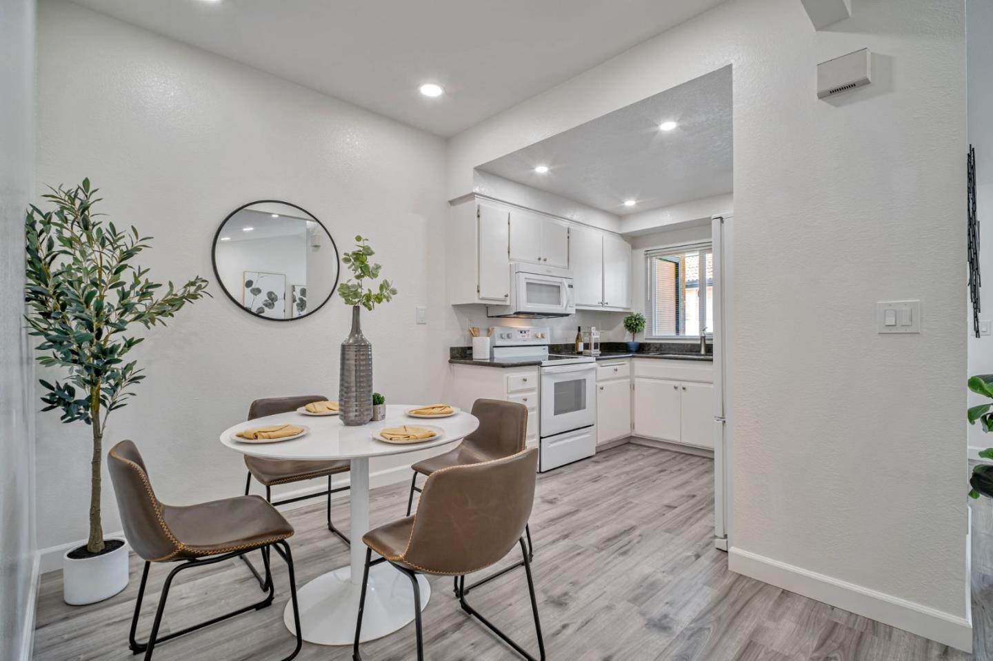 Detail Gallery Image 15 of 40 For 3011 Risdon Dr #8,  Union City,  CA 94587 - 2 Beds | 2 Baths