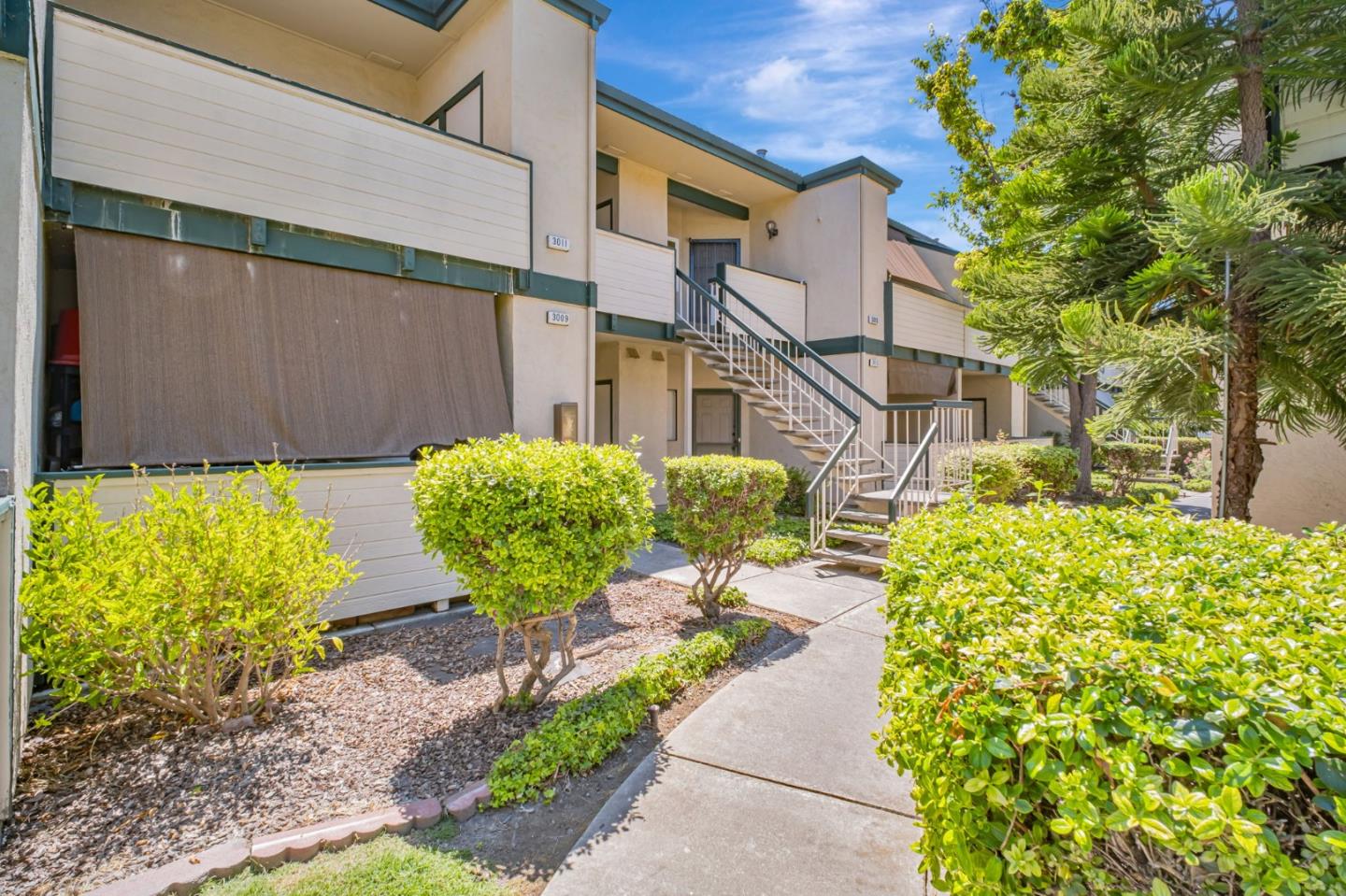 Detail Gallery Image 2 of 40 For 3011 Risdon Dr #8,  Union City,  CA 94587 - 2 Beds | 2 Baths