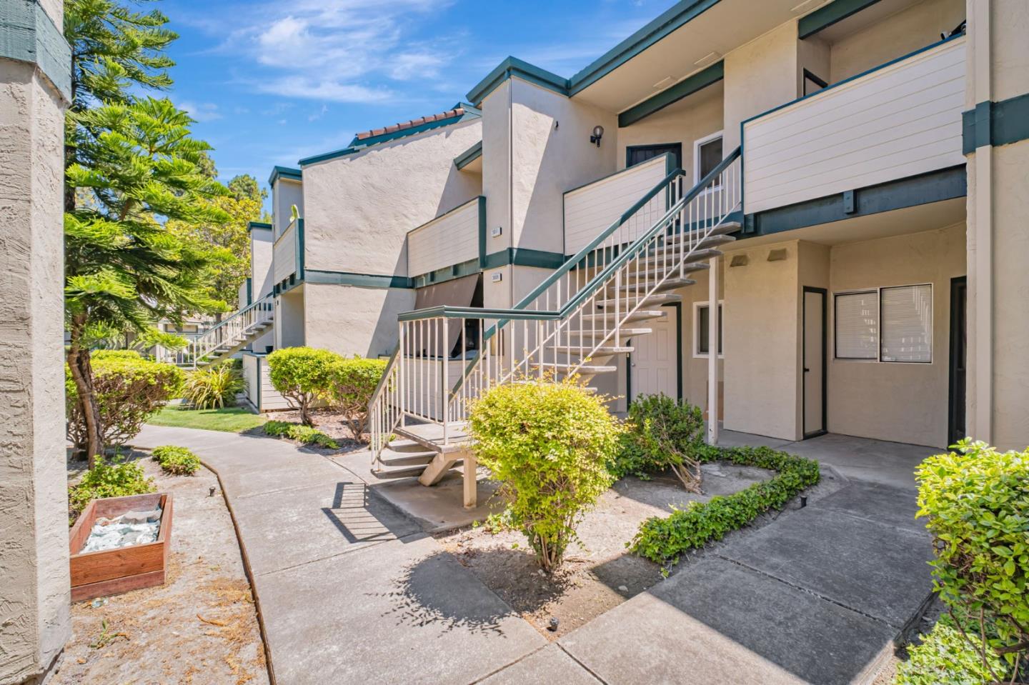 Detail Gallery Image 3 of 40 For 3011 Risdon Dr #8,  Union City,  CA 94587 - 2 Beds | 2 Baths