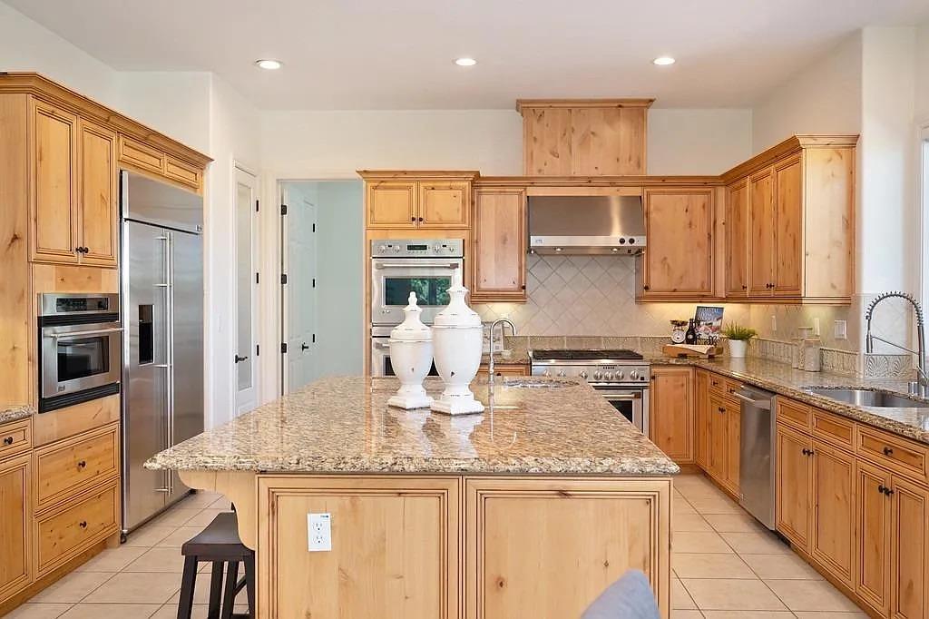 Detail Gallery Image 10 of 96 For 2791 Giorno Way, El Dorado Hills,  CA 95762 - 5 Beds | 5/1 Baths