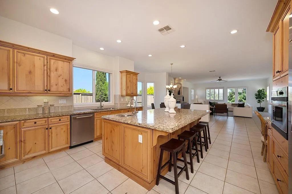 Detail Gallery Image 12 of 96 For 2791 Giorno Way, El Dorado Hills,  CA 95762 - 5 Beds | 5/1 Baths