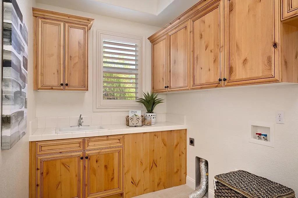 Detail Gallery Image 17 of 96 For 2791 Giorno Way, El Dorado Hills,  CA 95762 - 5 Beds | 5/1 Baths
