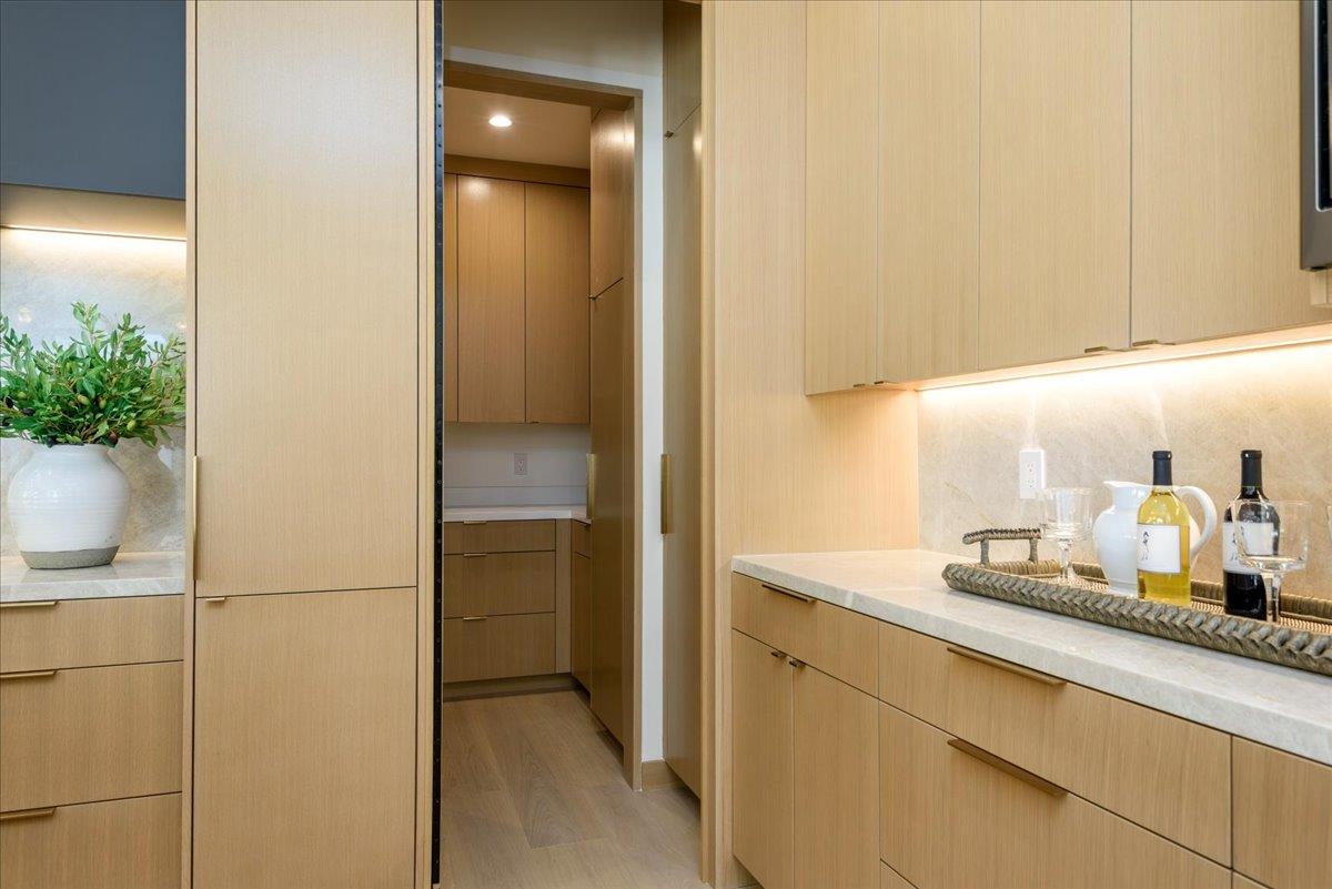 Detail Gallery Image 10 of 47 For 1025 Continental Dr, Menlo Park,  CA 94025 - 6 Beds | 6/1 Baths