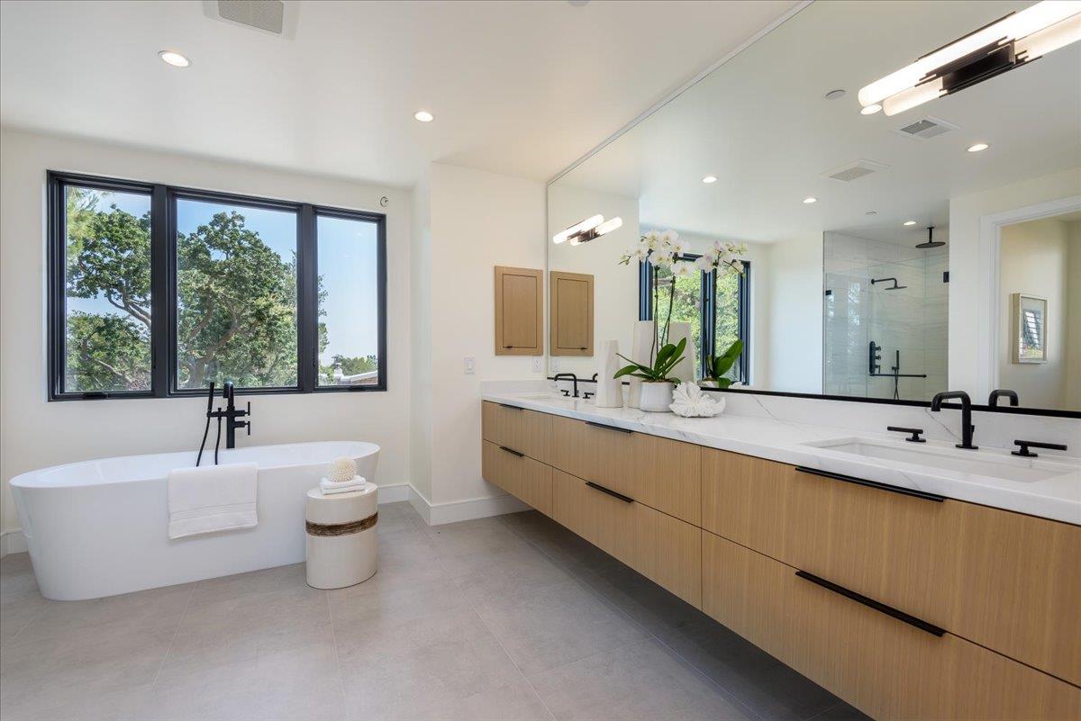 Detail Gallery Image 18 of 47 For 1025 Continental Dr, Menlo Park,  CA 94025 - 6 Beds | 6/1 Baths