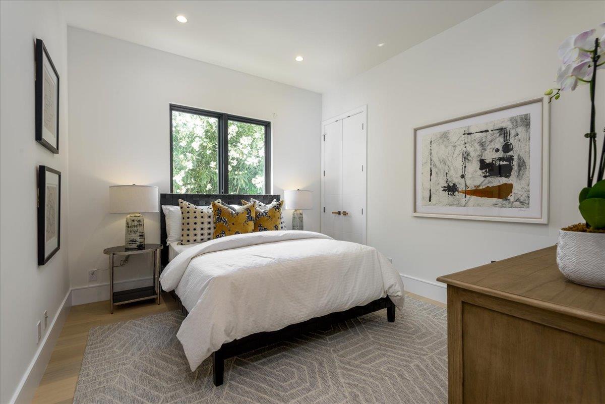 Detail Gallery Image 32 of 47 For 1025 Continental Dr, Menlo Park,  CA 94025 - 6 Beds | 6/1 Baths