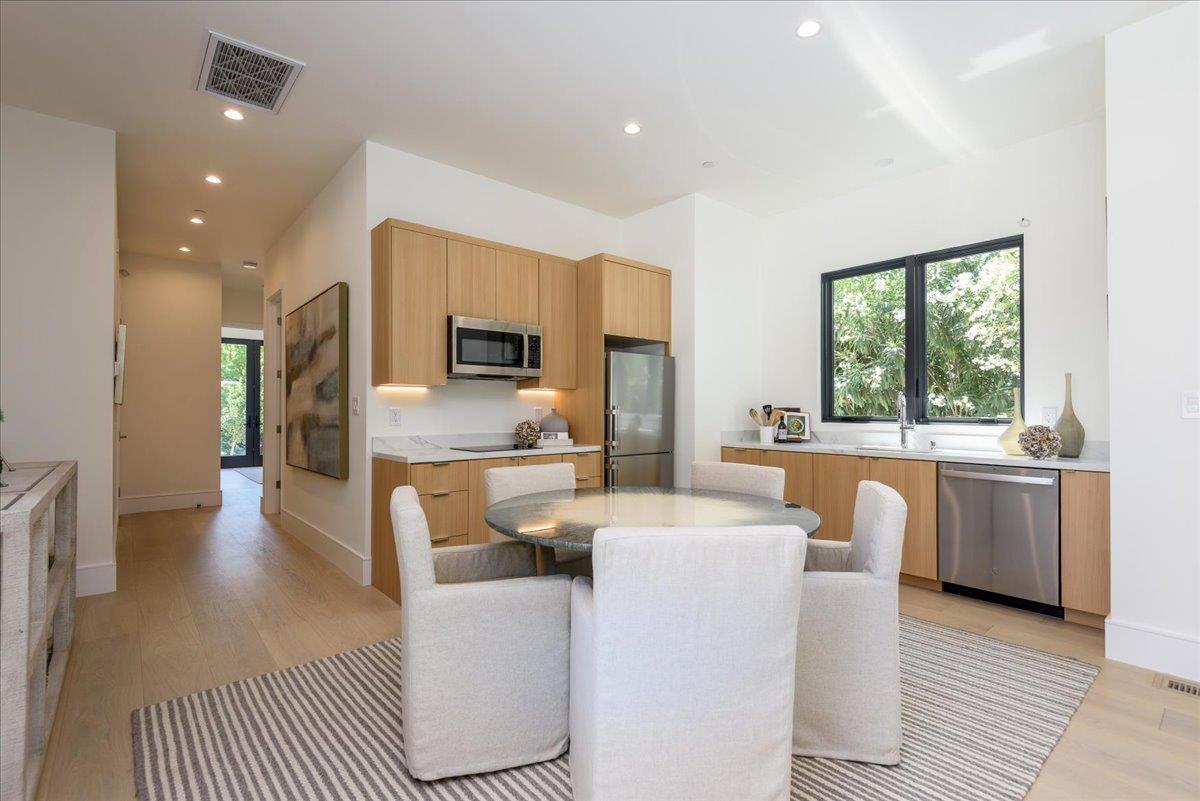 Detail Gallery Image 35 of 47 For 1025 Continental Dr, Menlo Park,  CA 94025 - 6 Beds | 6/1 Baths