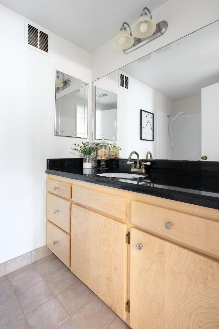 Detail Gallery Image 11 of 18 For 1100 Sharon Park Dr #29,  Menlo Park,  CA 94025 - 2 Beds | 2 Baths