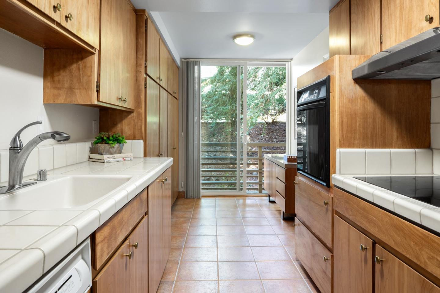Detail Gallery Image 6 of 18 For 1100 Sharon Park Dr #29,  Menlo Park,  CA 94025 - 2 Beds | 2 Baths