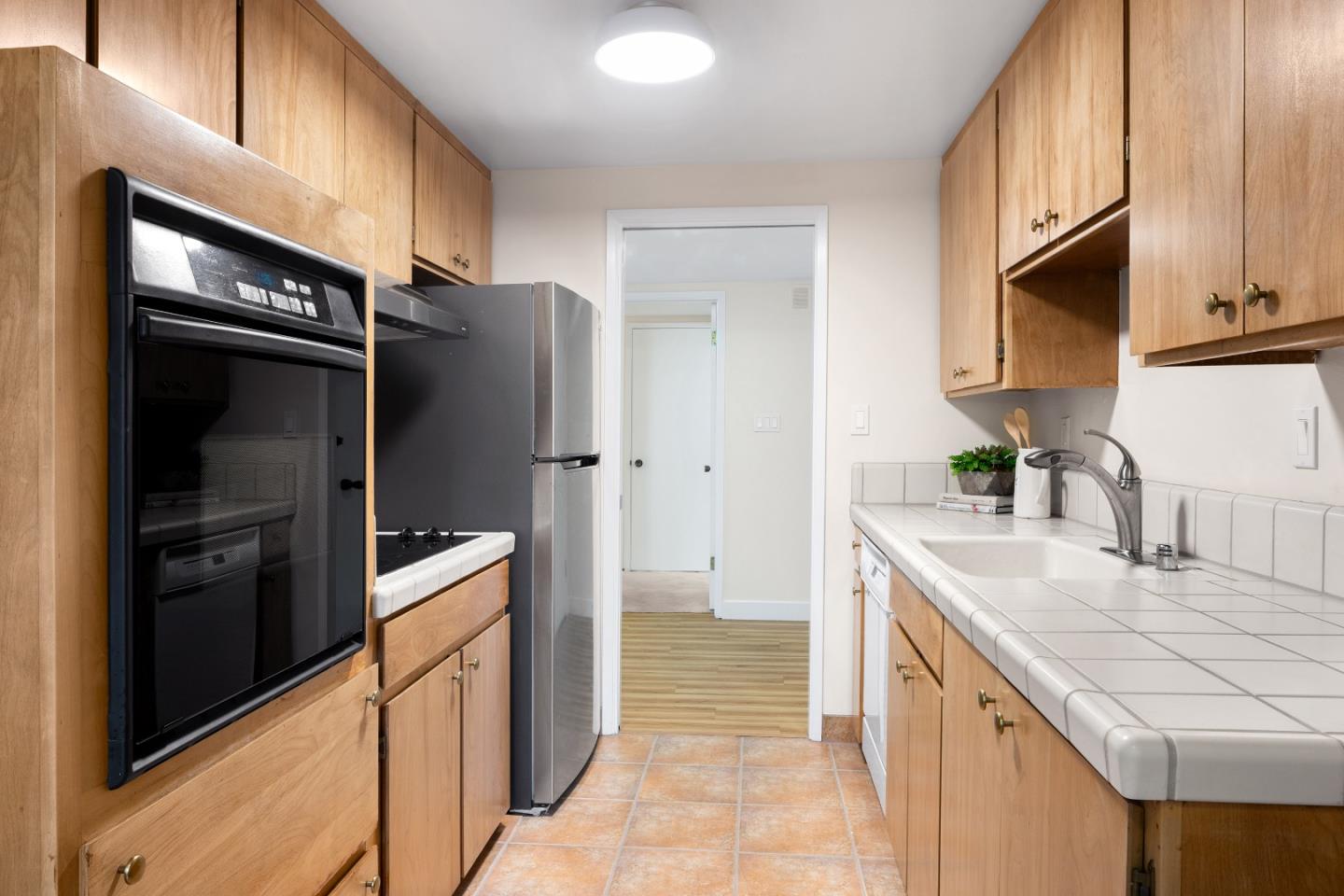 Detail Gallery Image 7 of 18 For 1100 Sharon Park Dr #29,  Menlo Park,  CA 94025 - 2 Beds | 2 Baths