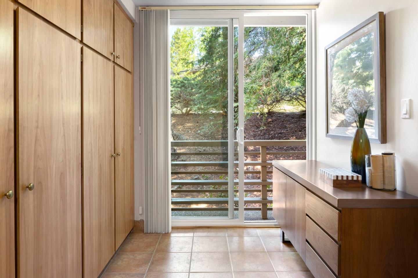 Detail Gallery Image 8 of 18 For 1100 Sharon Park Dr #29,  Menlo Park,  CA 94025 - 2 Beds | 2 Baths