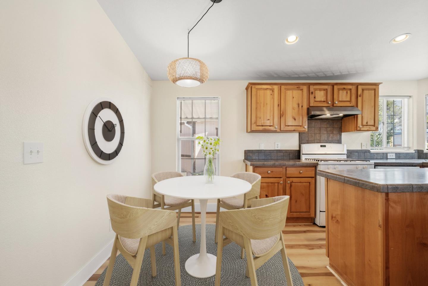 Detail Gallery Image 5 of 23 For 999 Old San Jose #22,  Soquel,  CA 95073 - 3 Beds | 2 Baths