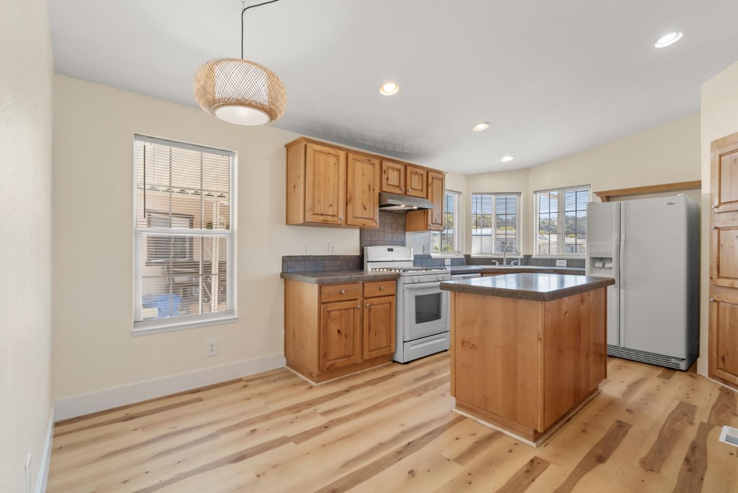 Detail Gallery Image 7 of 23 For 999 Old San Jose #22,  Soquel,  CA 95073 - 3 Beds | 2 Baths
