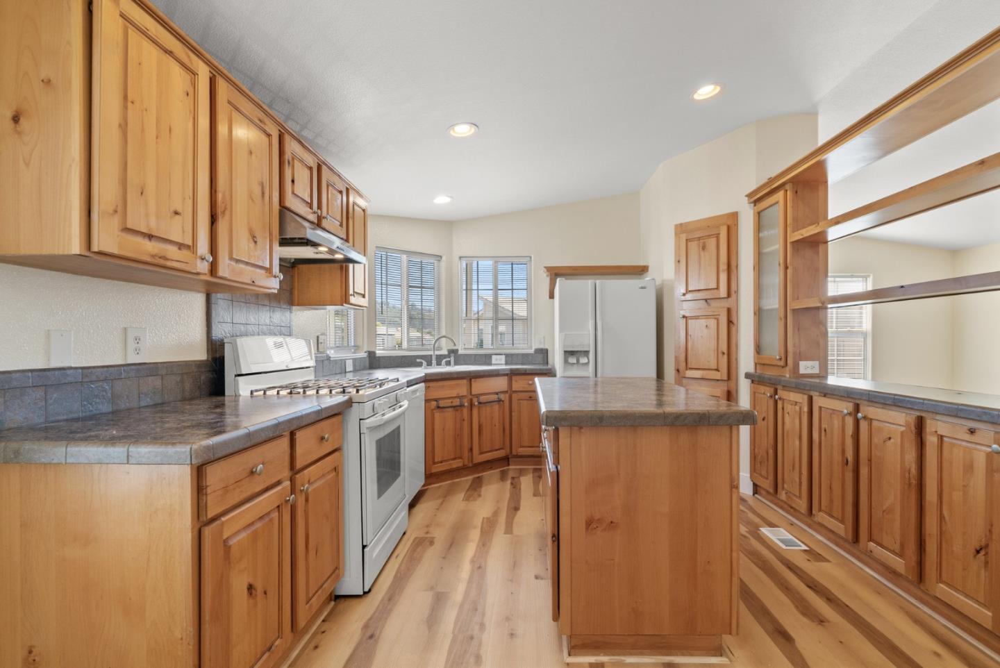 Detail Gallery Image 8 of 23 For 999 Old San Jose #22,  Soquel,  CA 95073 - 3 Beds | 2 Baths
