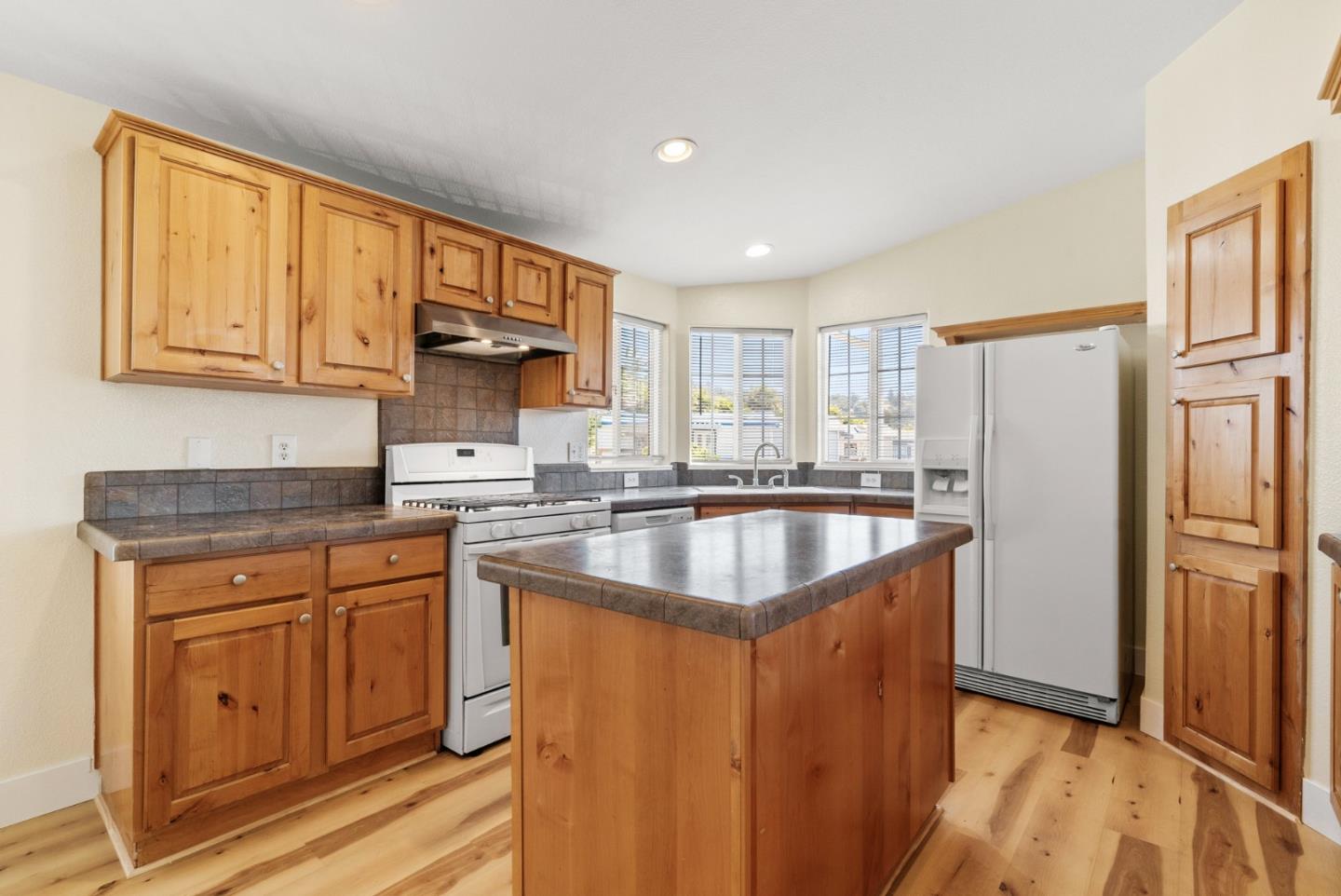 Detail Gallery Image 9 of 23 For 999 Old San Jose #22,  Soquel,  CA 95073 - 3 Beds | 2 Baths