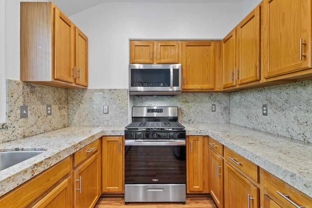 Detail Gallery Image 10 of 33 For 136 Neary St, Santa Cruz,  CA 95060 - 3 Beds | 2/1 Baths