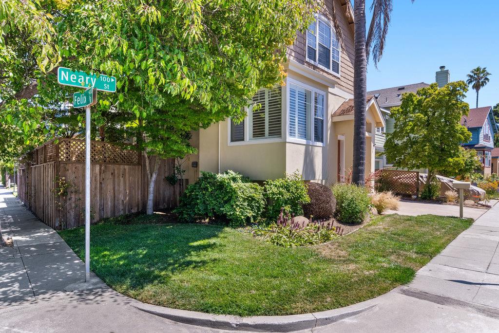 Detail Gallery Image 3 of 33 For 136 Neary St, Santa Cruz,  CA 95060 - 3 Beds | 2/1 Baths