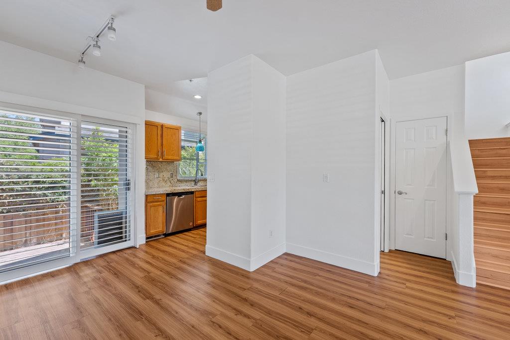 Detail Gallery Image 7 of 33 For 136 Neary St, Santa Cruz,  CA 95060 - 3 Beds | 2/1 Baths