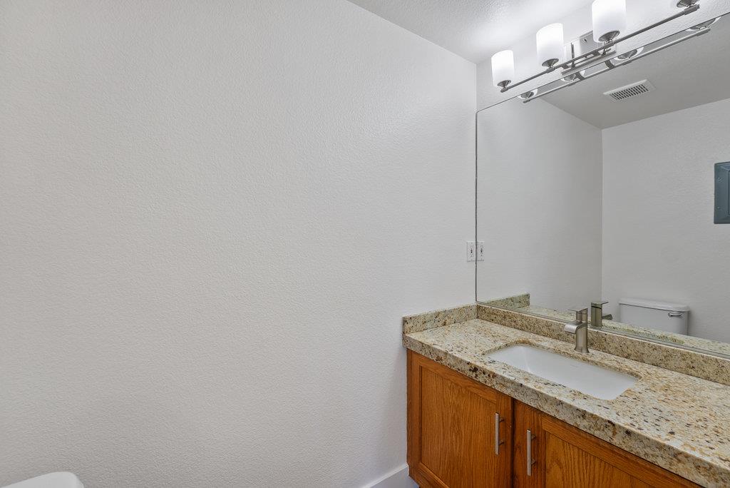 Detail Gallery Image 8 of 33 For 136 Neary St, Santa Cruz,  CA 95060 - 3 Beds | 2/1 Baths