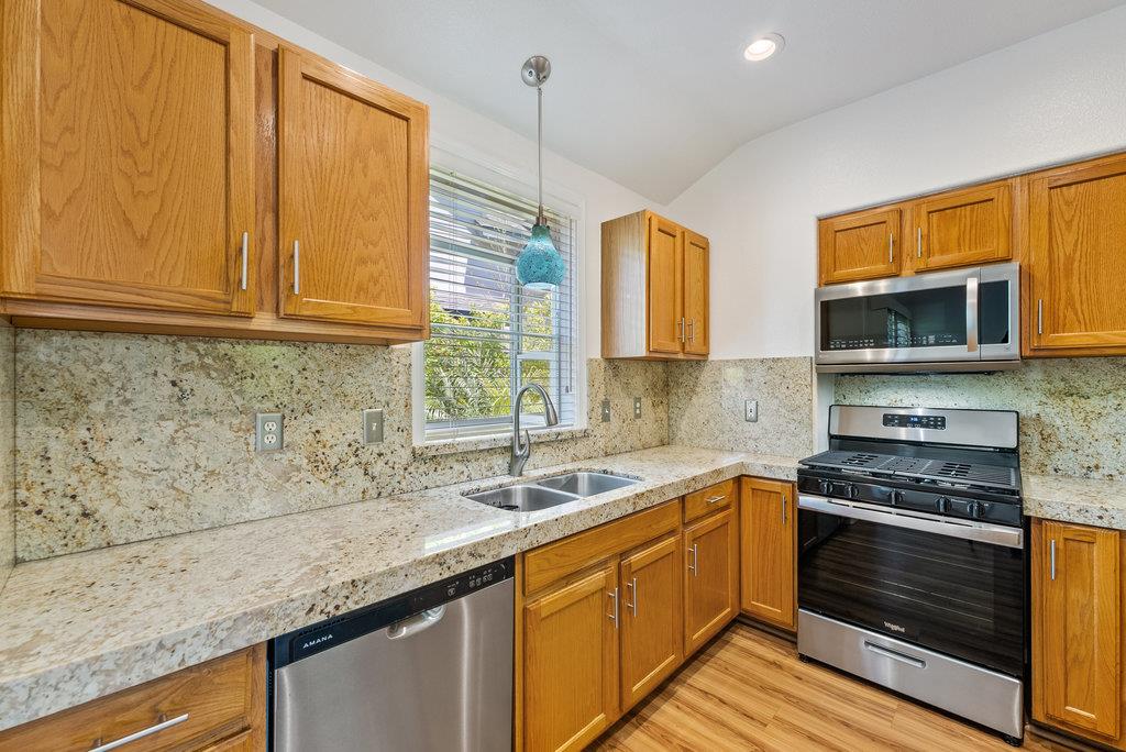Detail Gallery Image 9 of 33 For 136 Neary St, Santa Cruz,  CA 95060 - 3 Beds | 2/1 Baths