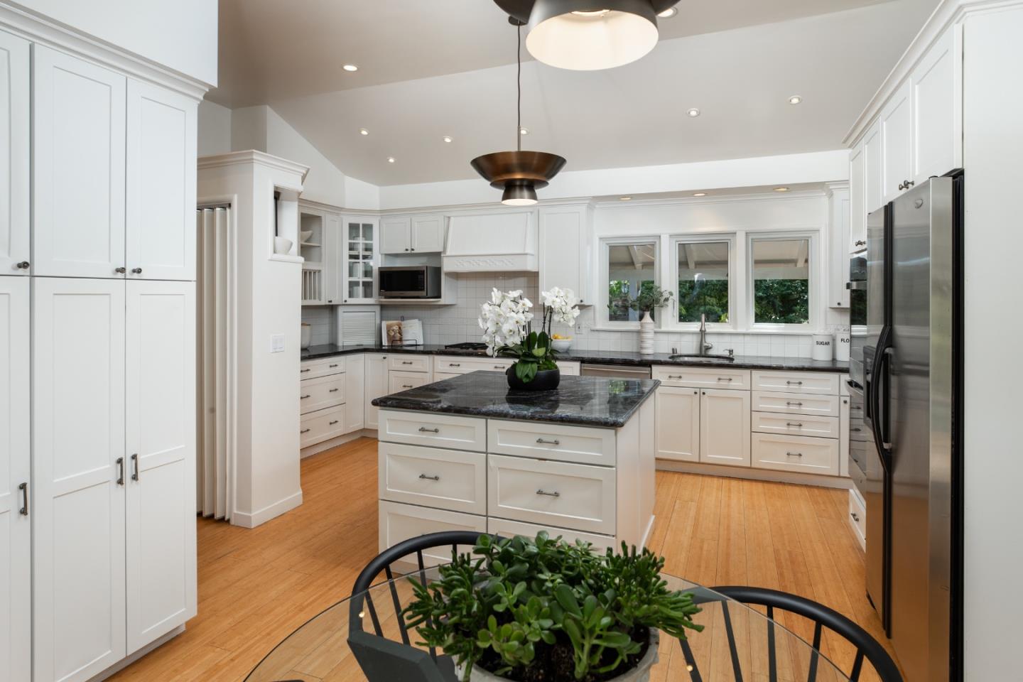 Detail Gallery Image 14 of 34 For 700 Laurelwood Dr, San Mateo,  CA 94403 - 3 Beds | 2/1 Baths