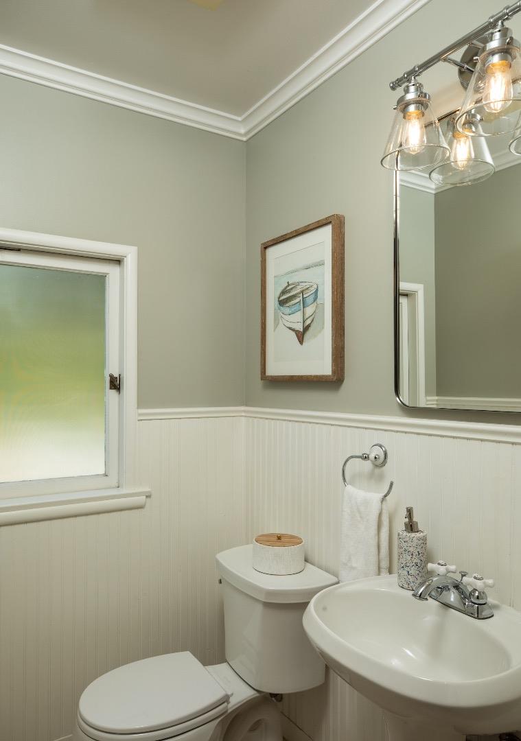 Detail Gallery Image 17 of 34 For 700 Laurelwood Dr, San Mateo,  CA 94403 - 3 Beds | 2/1 Baths