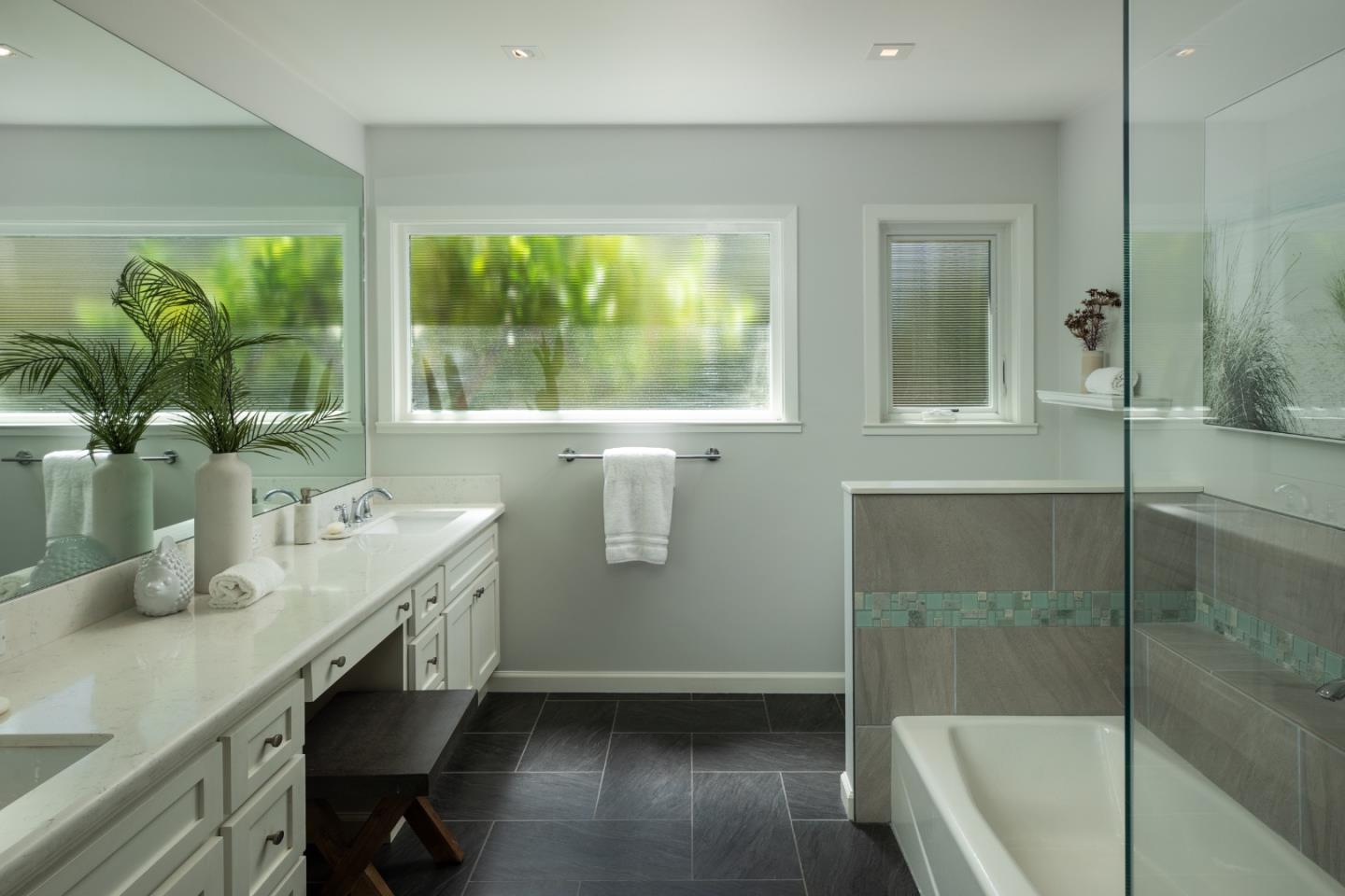 Detail Gallery Image 23 of 34 For 700 Laurelwood Dr, San Mateo,  CA 94403 - 3 Beds | 2/1 Baths