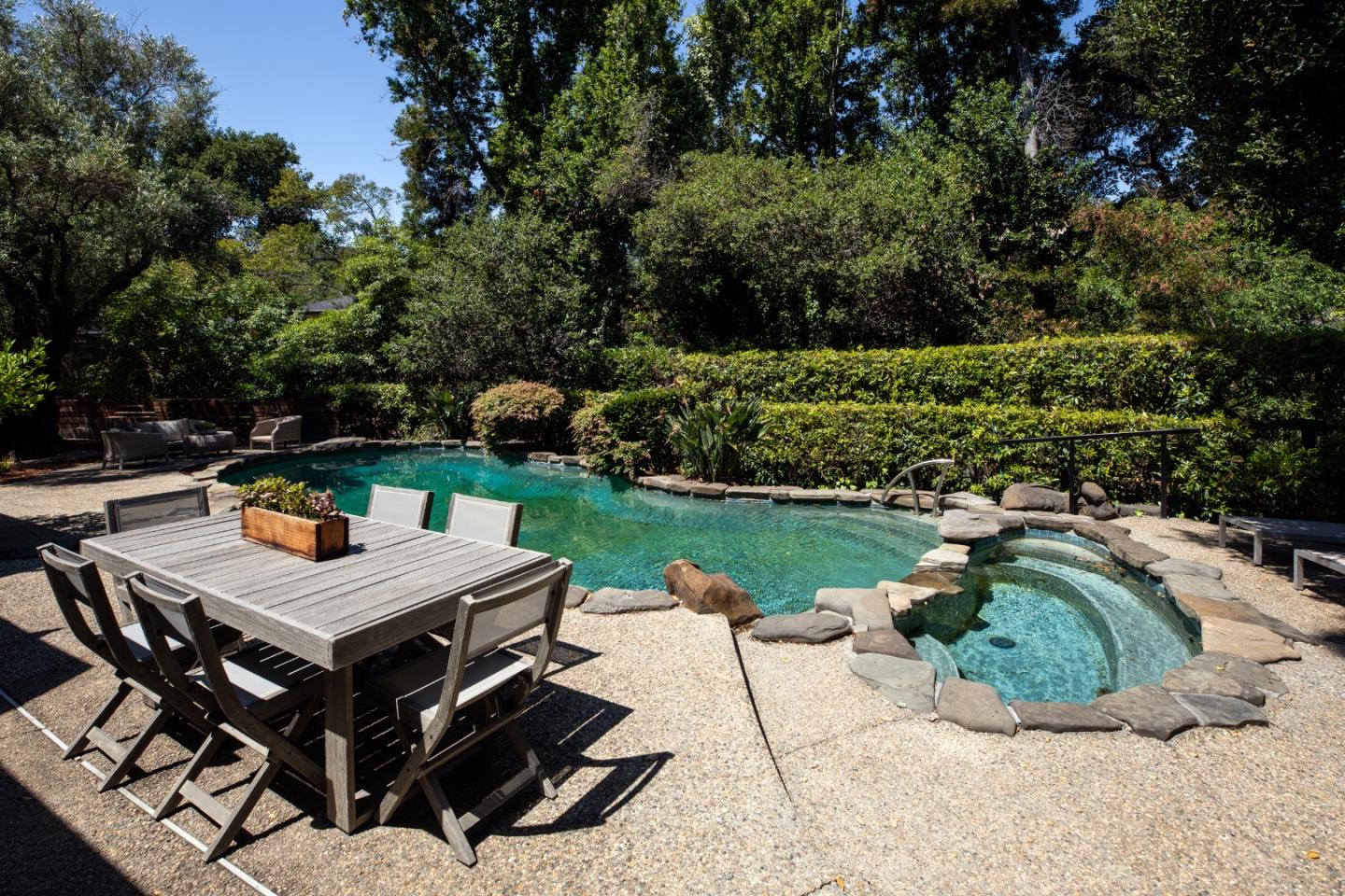 Detail Gallery Image 25 of 34 For 700 Laurelwood Dr, San Mateo,  CA 94403 - 3 Beds | 2/1 Baths
