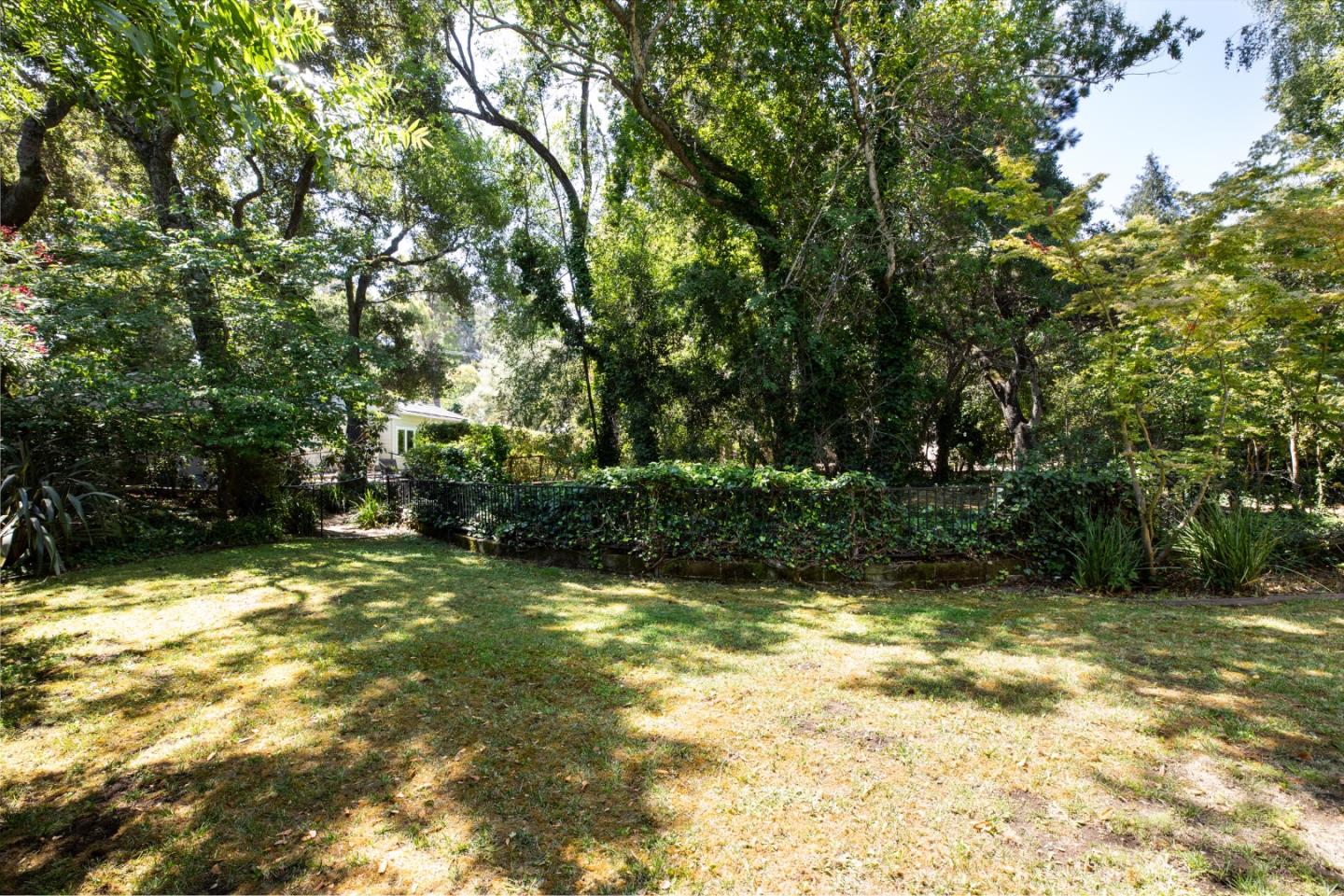 Detail Gallery Image 33 of 34 For 700 Laurelwood Dr, San Mateo,  CA 94403 - 3 Beds | 2/1 Baths