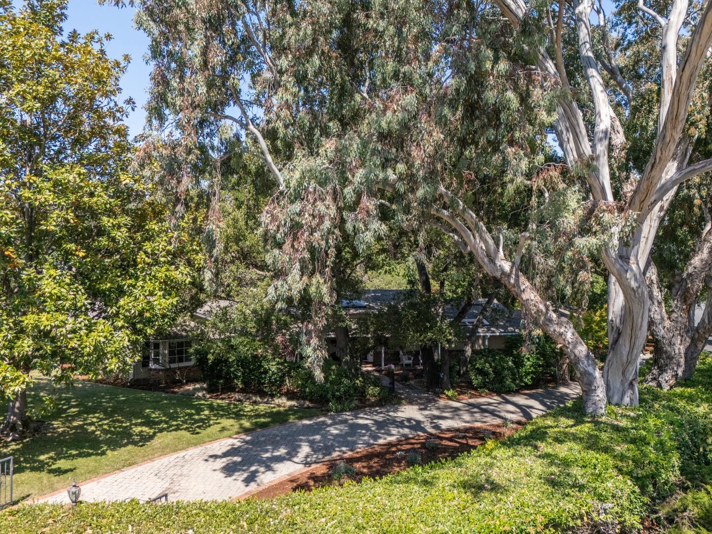Detail Gallery Image 4 of 34 For 700 Laurelwood Dr, San Mateo,  CA 94403 - 3 Beds | 2/1 Baths