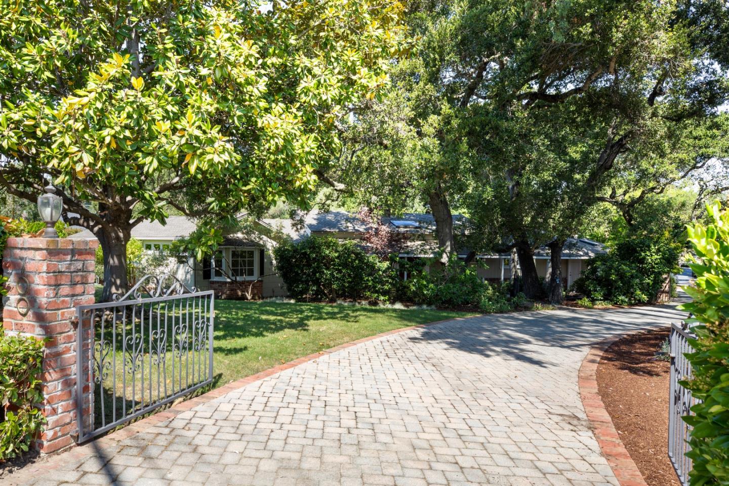 Detail Gallery Image 5 of 34 For 700 Laurelwood Dr, San Mateo,  CA 94403 - 3 Beds | 2/1 Baths