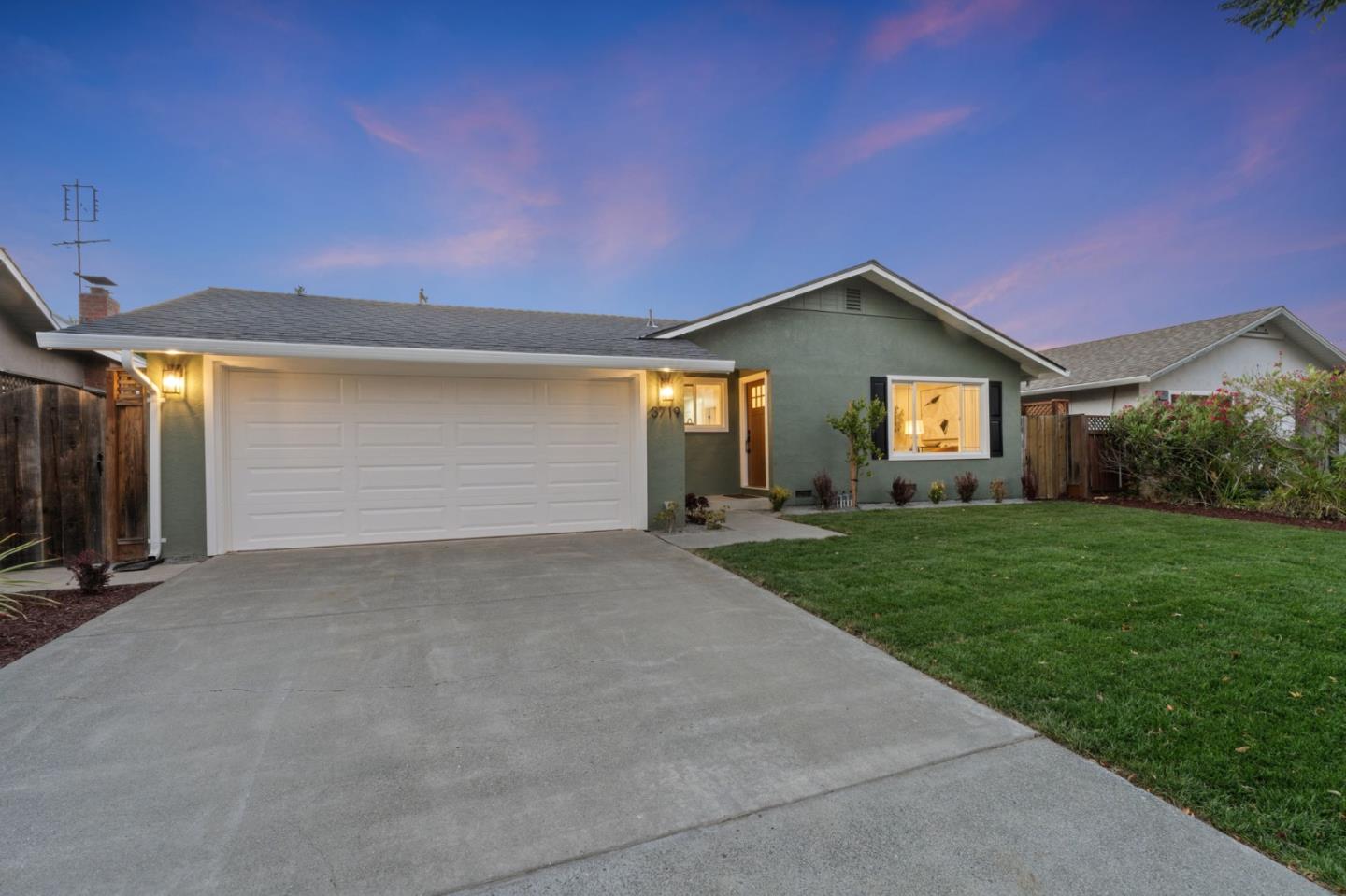 Detail Gallery Image 2 of 47 For 3719 Century Dr, Campbell,  CA 95008 - 4 Beds | 2 Baths