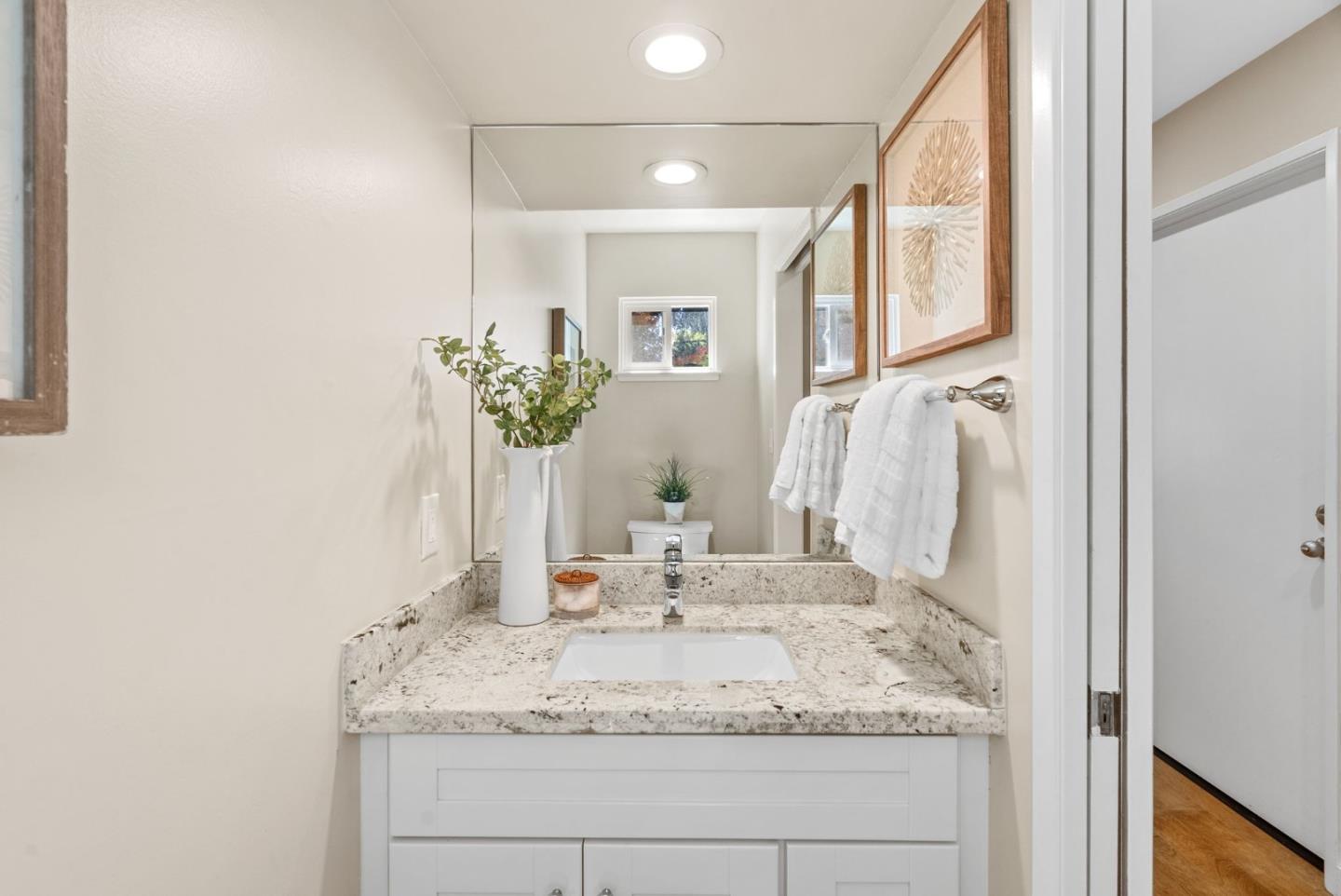 Detail Gallery Image 11 of 29 For 612 Sierra Vista Ave a,  Mountain View,  CA 94043 - 2 Beds | 2/1 Baths