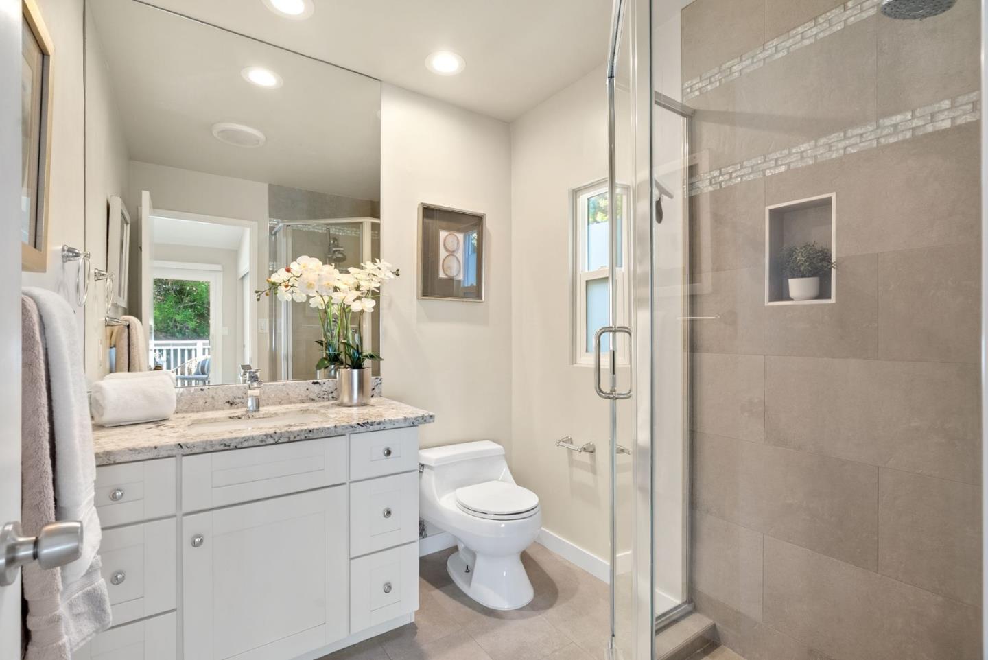 Detail Gallery Image 16 of 29 For 612 Sierra Vista Ave a,  Mountain View,  CA 94043 - 2 Beds | 2/1 Baths